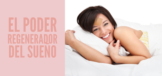 Mujer descansando plácidamente en la cama, con luz suave y expresión relajada, representando los beneficios del sueño reparador para la piel y el bienestar.