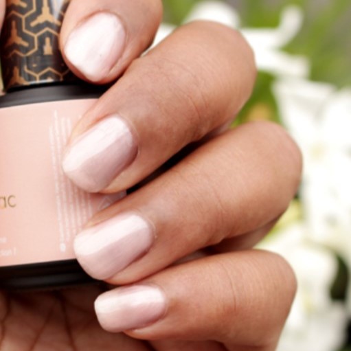 Esmalte en gel permanente manicura color 165 Champagne Rosa estilo princesa
